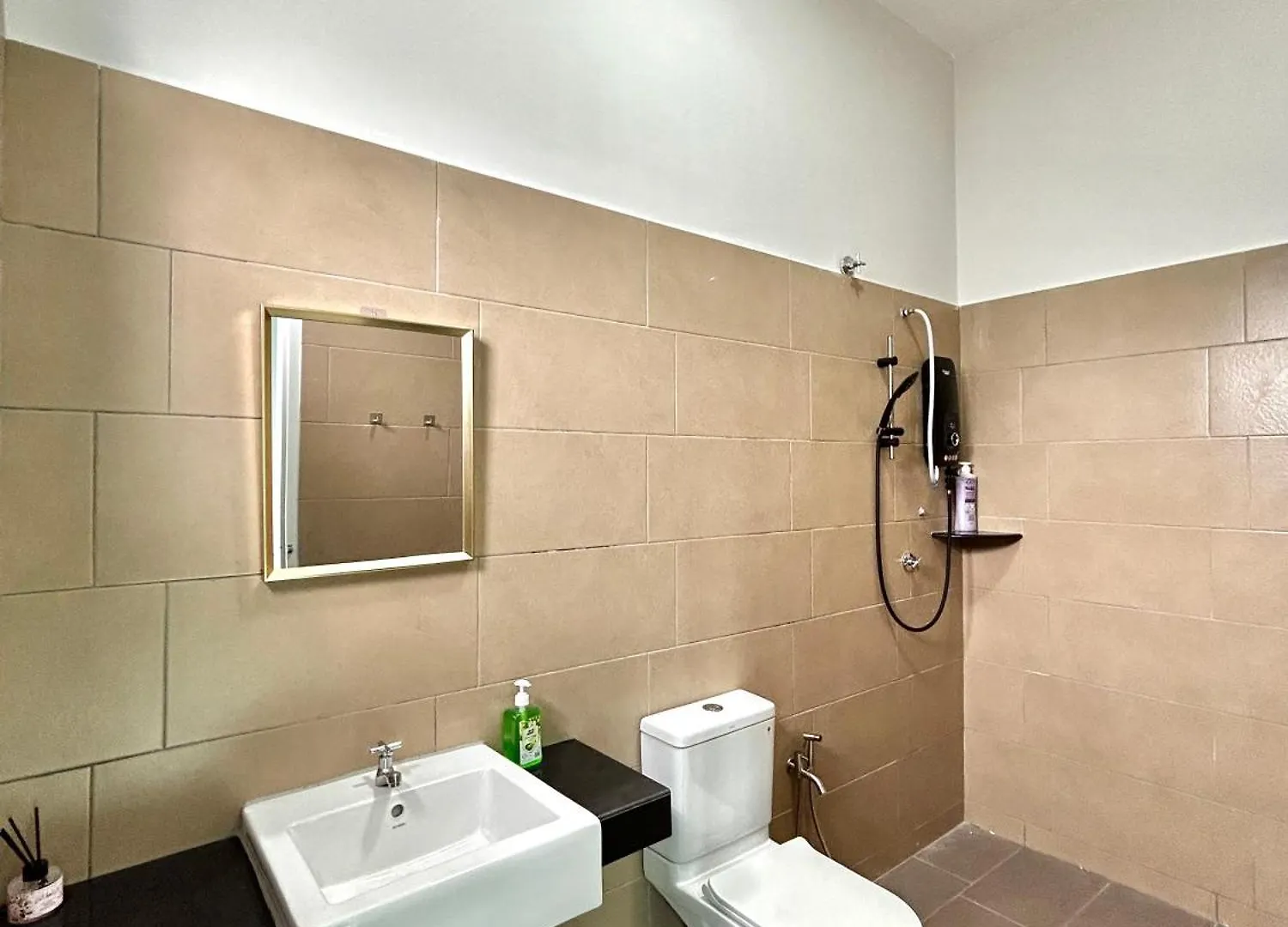 New Cozy 4-Bedroom Terrace Home Malacca