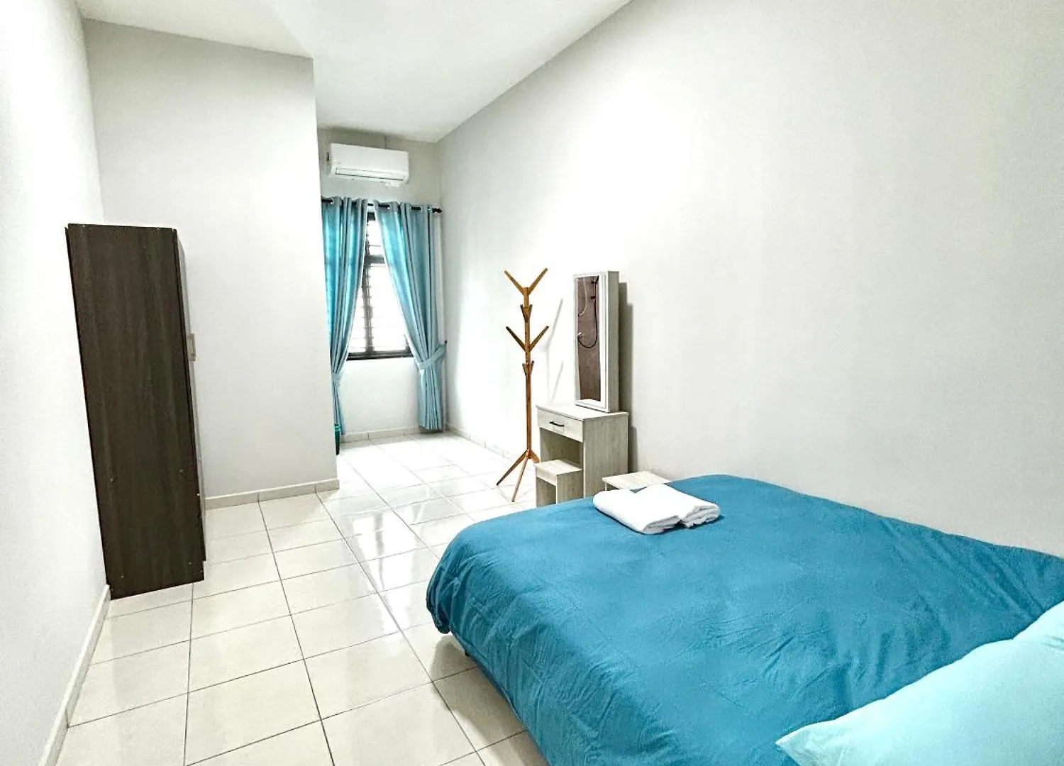 New Cozy 4-Bedroom Terrace Home Malacca 0*,